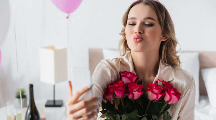 Roses & Champagne Proving Extremely Popular For Valentine’s Day 2022